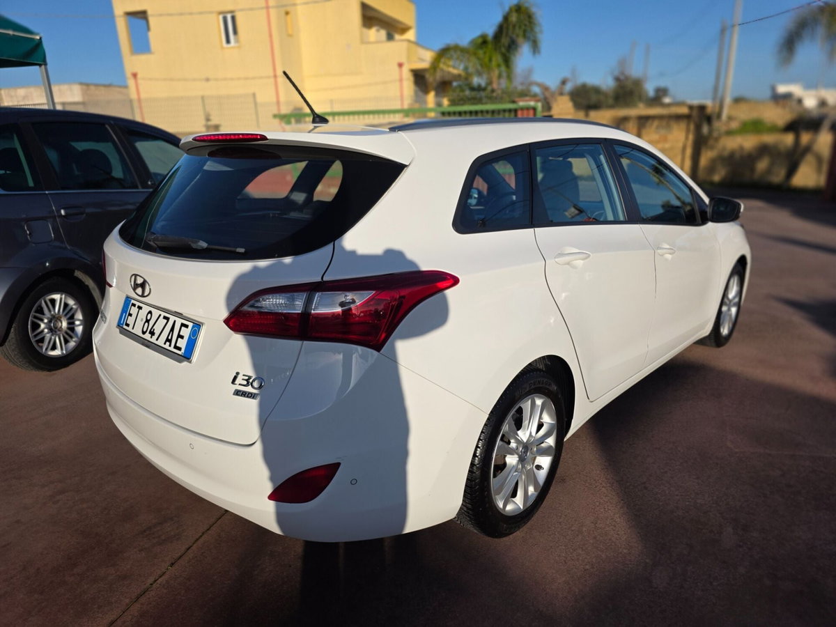 Hyundai i30 Station Wagon 1.6 CRDi Comfort (8)