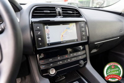 Jaguar F-Pace 2.0 D 180 CV AWD R-Sport (10)