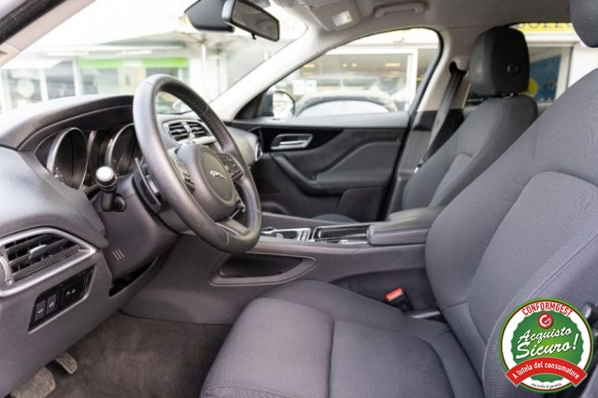 Jaguar F-Pace 2.0 D 180 CV AWD R-Sport (11)
