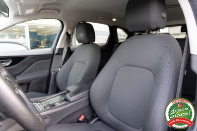 Jaguar F-Pace 2.0 D 180 CV AWD R-Sport (12)