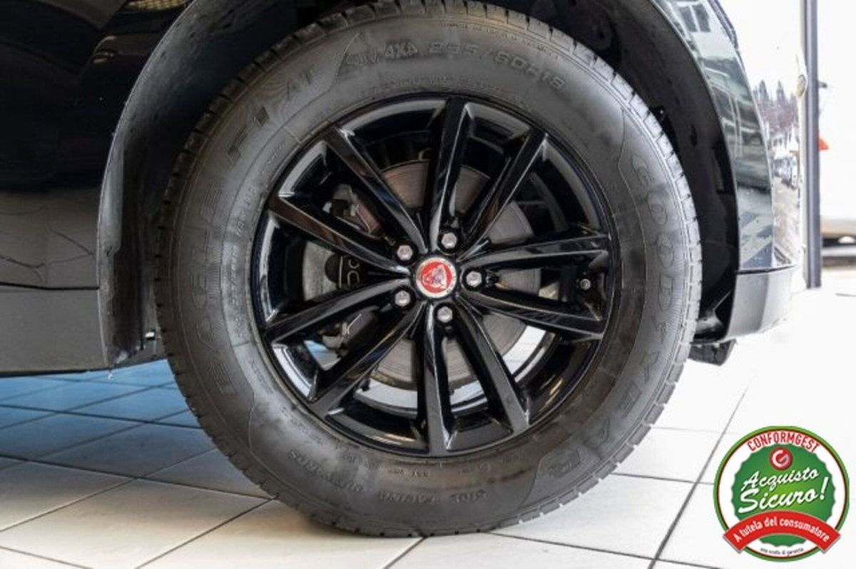 Jaguar F-Pace 2.0 D 180 CV AWD R-Sport (3)
