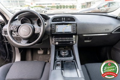 Jaguar F-Pace 2.0 D 180 CV AWD R-Sport (7)