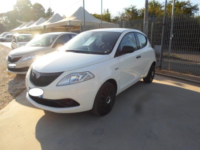Lancia Ypsilon 1.0 FireFly 5 porte S&S Hybrid Ecochic Gold usata