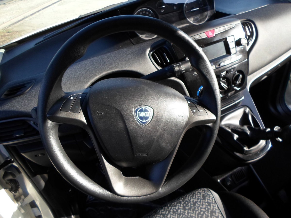 Lancia Ypsilon 1.0 FireFly 5 porte S&S Hybrid Ecochic Gold (14)
