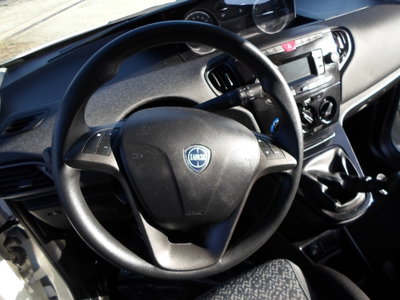Lancia Ypsilon 1.0 FireFly 5 porte S&S Hybrid Ecochic Gold (14)