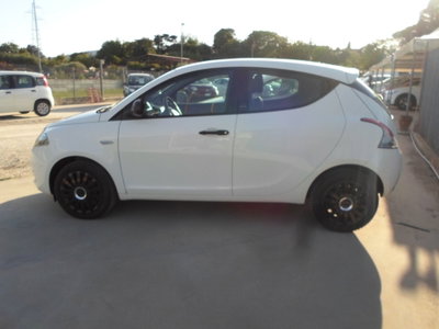 Lancia Ypsilon 1.0 FireFly 5 porte S&S Hybrid Ecochic Gold (4)