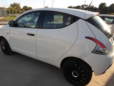 Lancia Ypsilon 1.0 FireFly 5 porte S&S Hybrid Ecochic Gold (5)