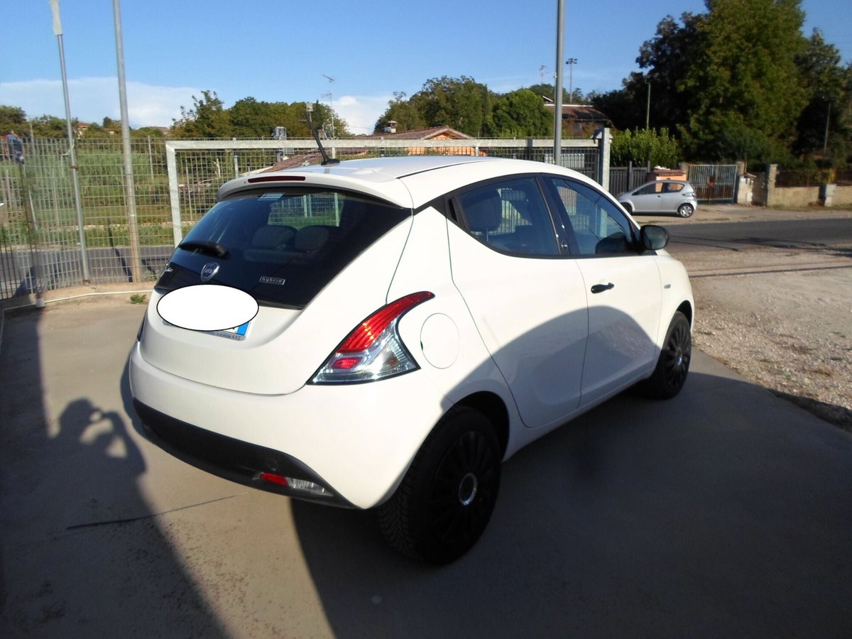 Lancia Ypsilon 1.0 FireFly 5 porte S&S Hybrid Ecochic Gold (6)