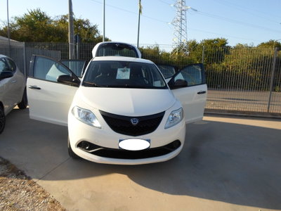 Lancia Ypsilon 1.0 FireFly 5 porte S&S Hybrid Ecochic Gold (8)