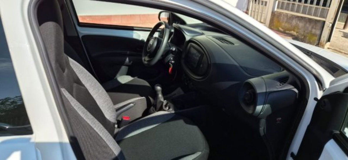 Toyota Aygo X 1.0 VVT-i 72 CV 5 porte Limited Air (11)
