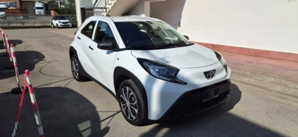 Toyota Aygo X 1.0 VVT-i 72 CV 5 porte Limited Air (4)