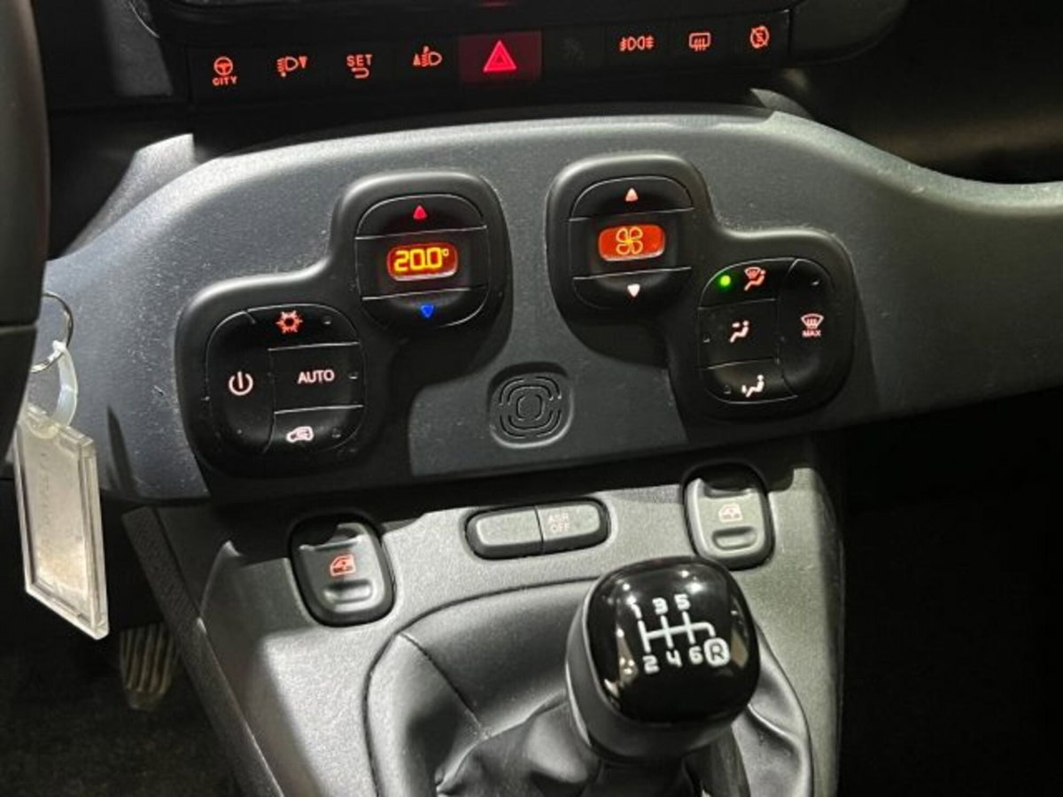 Fiat Panda 1.0 FireFly S&S Hybrid City Cross (16)