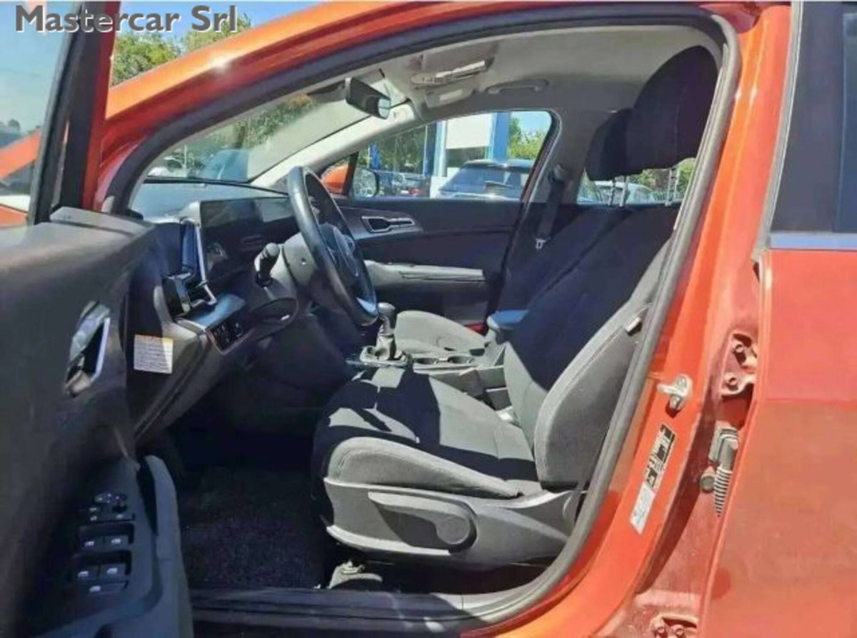 Kia Sportage 1.6 CRDi MHEV Business (9)