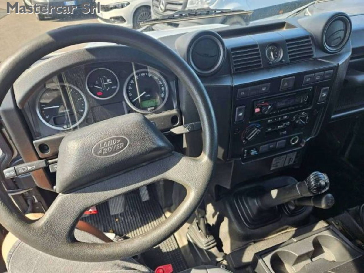 Land Rover Defender 90 2.4 TD4 Station Wagon S (13)