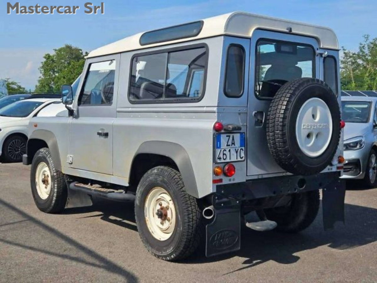 Land Rover Defender 90 2.4 TD4 Station Wagon S (9)