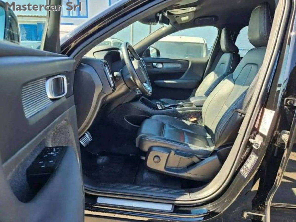 Volvo XC40 T5 Recharge Plug-in Hybrid R-design (10)
