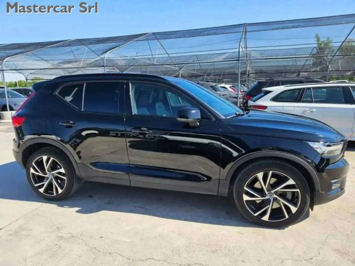 Volvo XC40 T5 Recharge Plug-in Hybrid R-design (7)