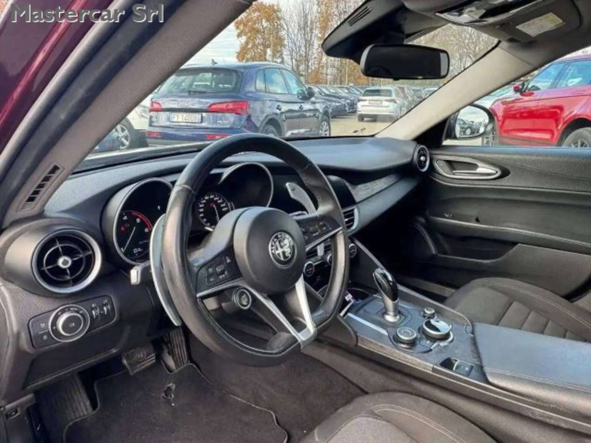 Alfa Romeo Giulia 2.2 Turbodiesel 160 CV AT8 Business (12)