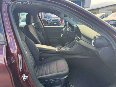 Alfa Romeo Giulia 2.2 Turbodiesel 160 CV AT8 Business (9)
