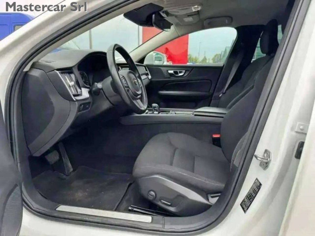Volvo V60 B4 (d) Geartronic Momentum Business Pro (10)