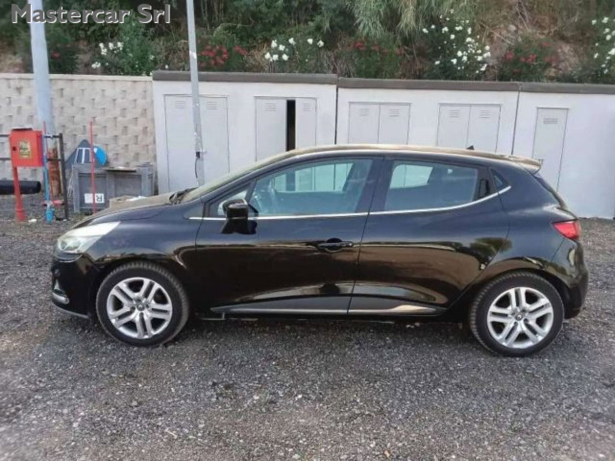 Renault Clio Sporter 1.2 75CV Zen (4)