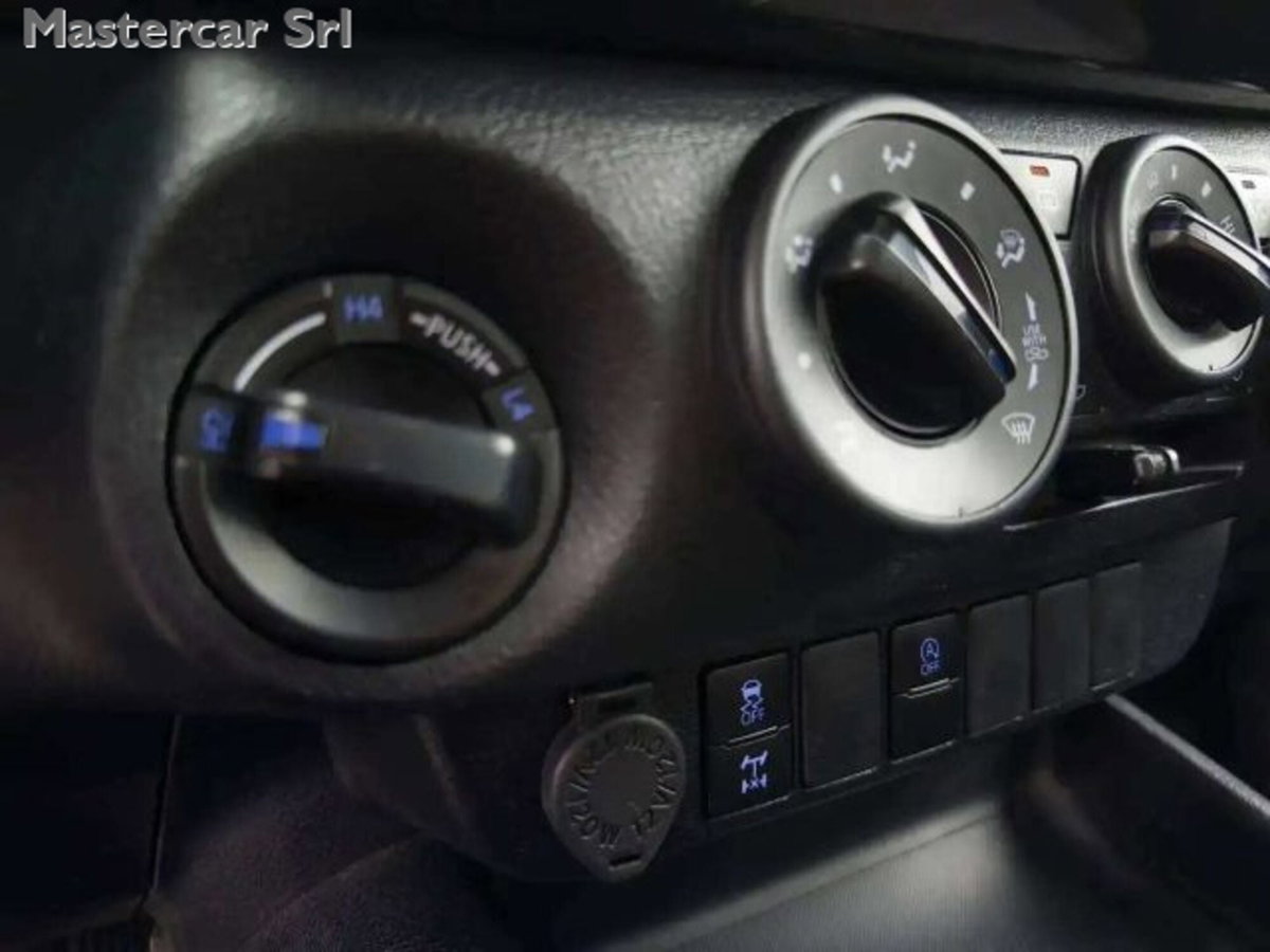 Toyota Hilux 2.D-4D 4WD porte Double Cab Comfort (14)