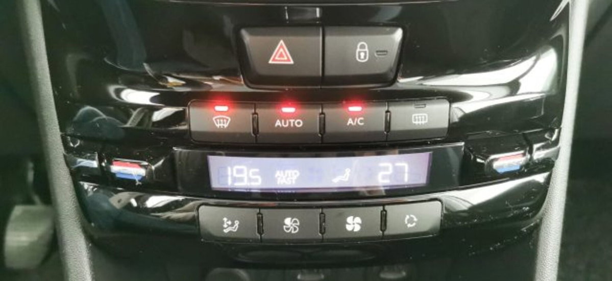 Peugeot 208 VTi 82 CV 5 porte Active (10)