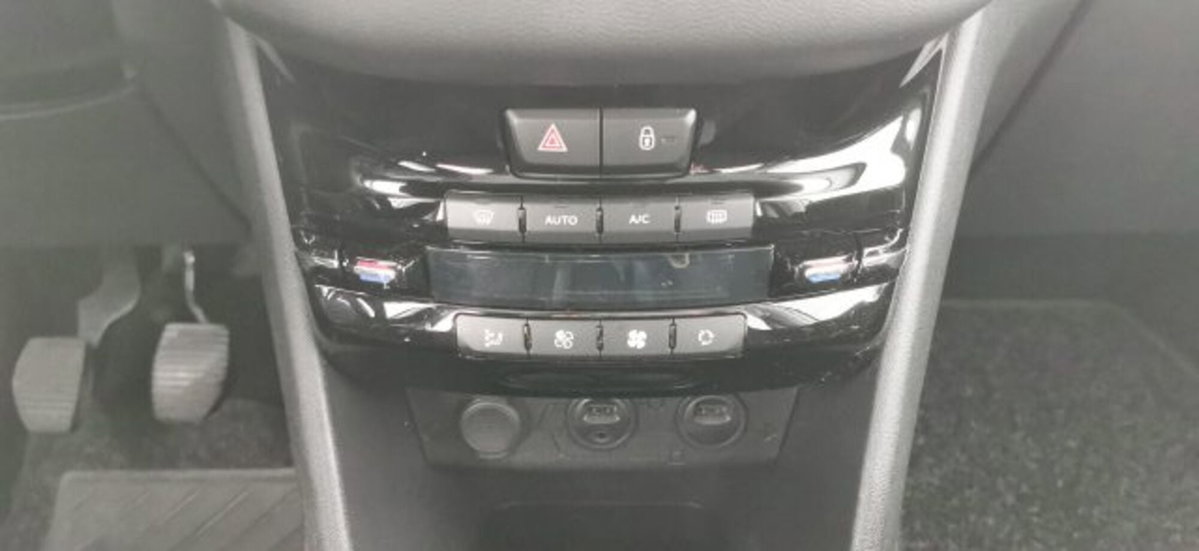 Peugeot 208 VTi 82 CV 5 porte Active (18)