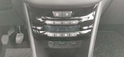 Peugeot 208 VTi 82 CV 5 porte Active (18)