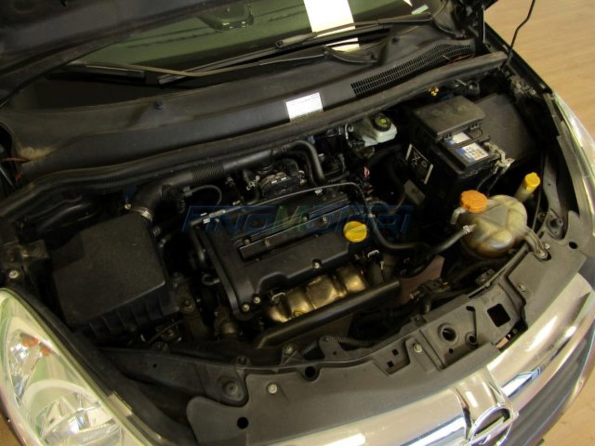 Opel Corsa 1.2 5 porte Club (11)