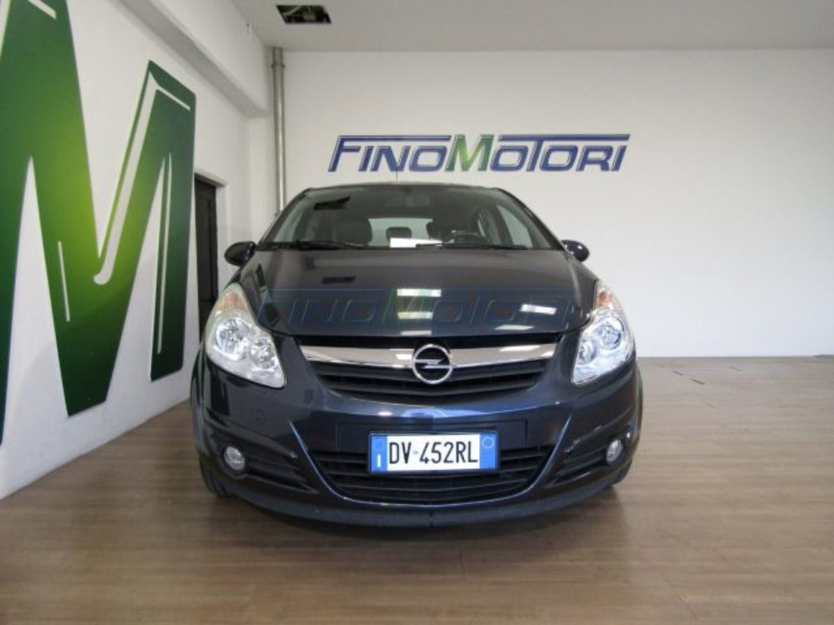 Opel Corsa 1.2 5 porte Club (2)