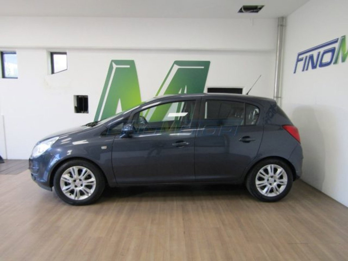 Opel Corsa 1.2 5 porte Club (5)