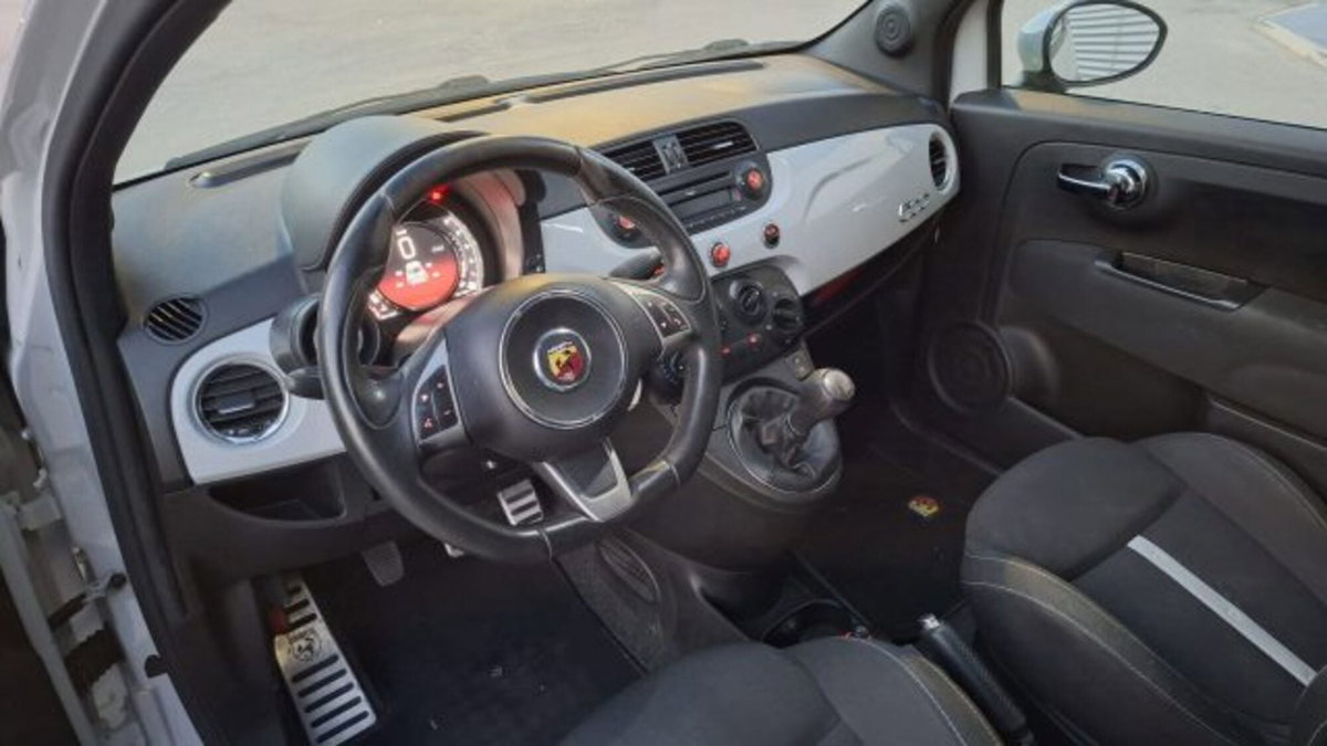 Abarth 500 1.4 Turbo T-Jet Custom (10)