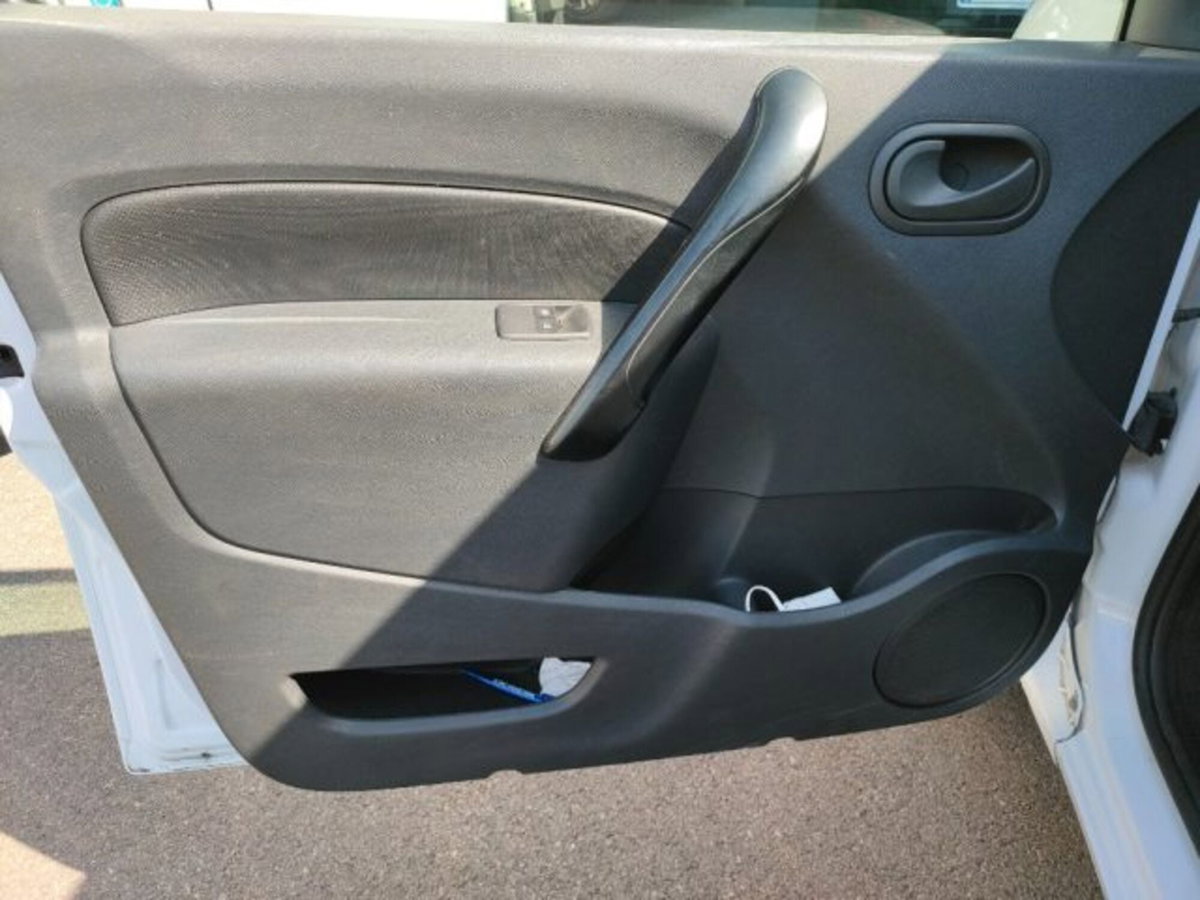 Nissan NV250 1.5 dCi 95CV PL Combi N1 (12)
