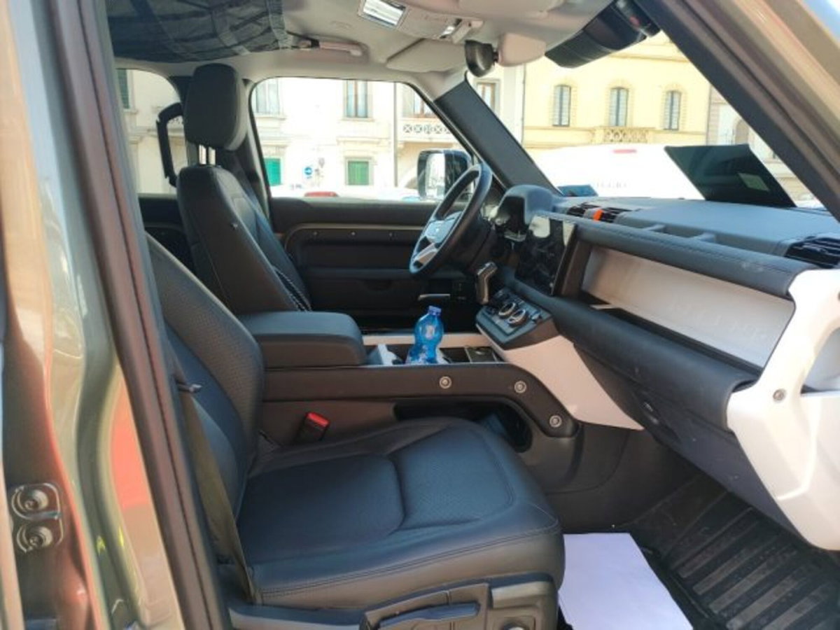 Land Rover Defender 110 3.0D I6 200 CV AWD Auto X-Dynamic S (14)