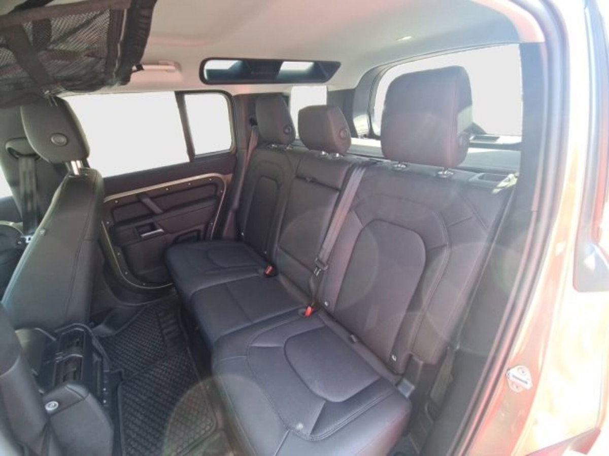 Land Rover Defender 110 3.0D I6 200 CV AWD Auto X-Dynamic S (15)