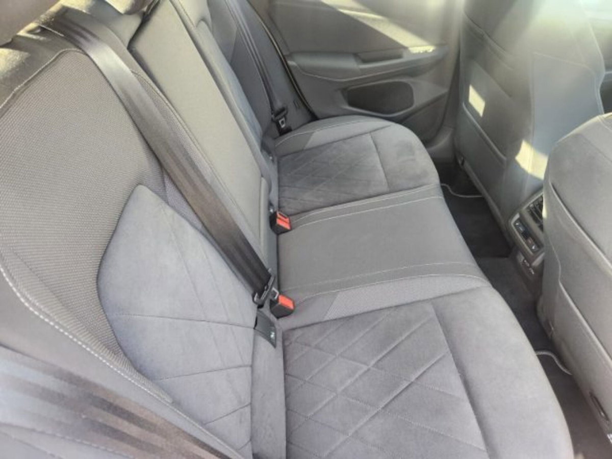Volkswagen Golf 1.5 eTSI 150 CV EVO ACT DSG 1st Edition Style (16)