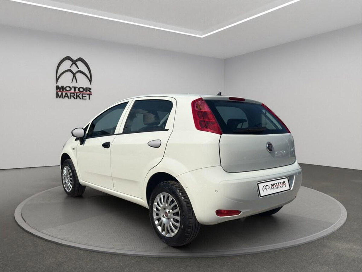 Fiat Punto 1.4 8V 5 porte Natural Power Lounge (8)