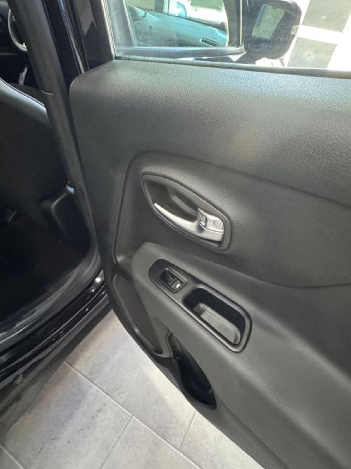 Jeep Renegade 1.6 Mjt 130 CV Limited (9)