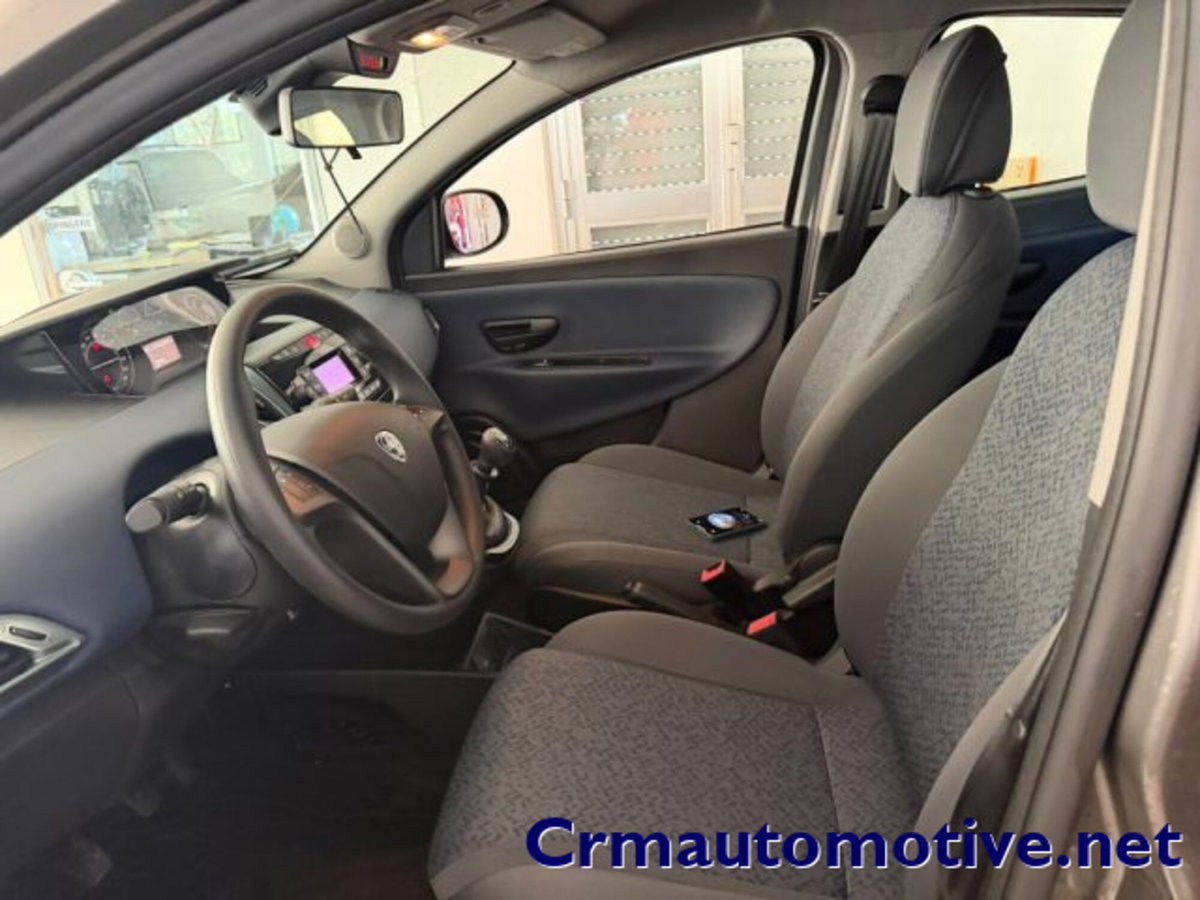 Lancia Ypsilon 1.0 FireFly 5 porte S&S Hybrid Silver Plus (7)