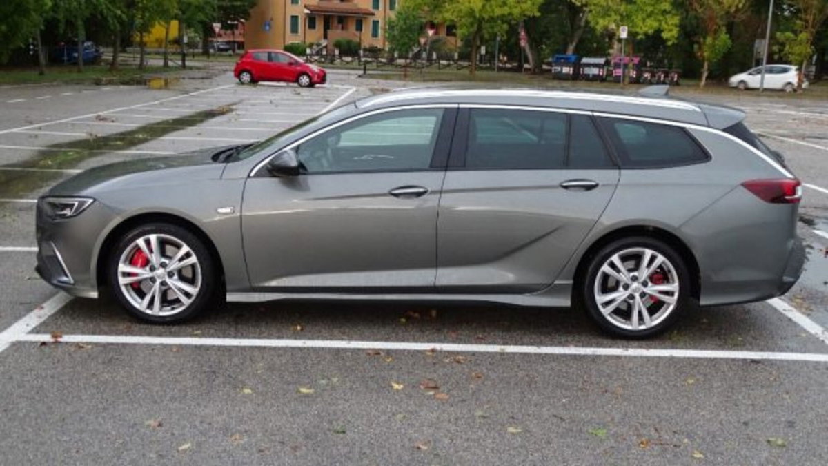 Opel Insignia Station Wagon 2.0 BiTurbo CDTI S&S AWD aut. Sports GSi (4)