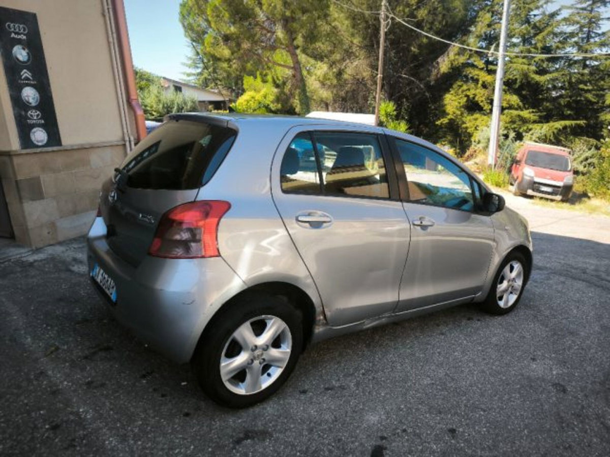 Toyota Yaris 1.3 5 porte Sol (3)