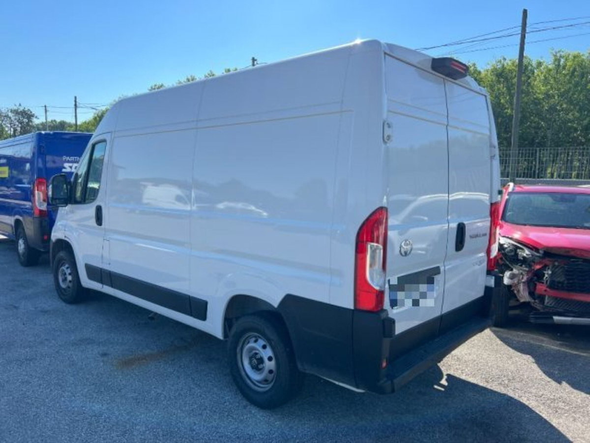 Toyota Proace Max Furgone Max 33 2.2d 120cv L2H2 Business (11)