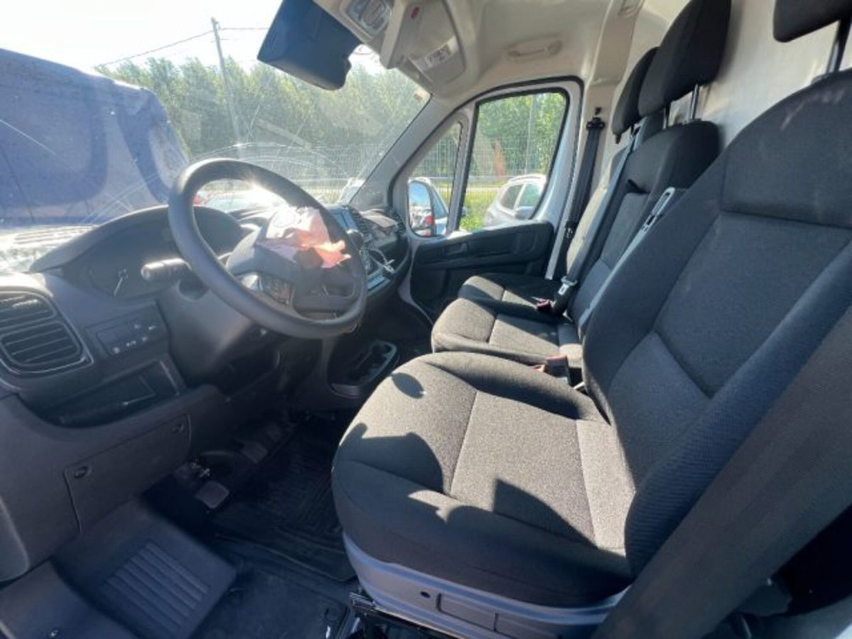 Toyota Proace Max Furgone Max 33 2.2d 120cv L2H2 Business (13)