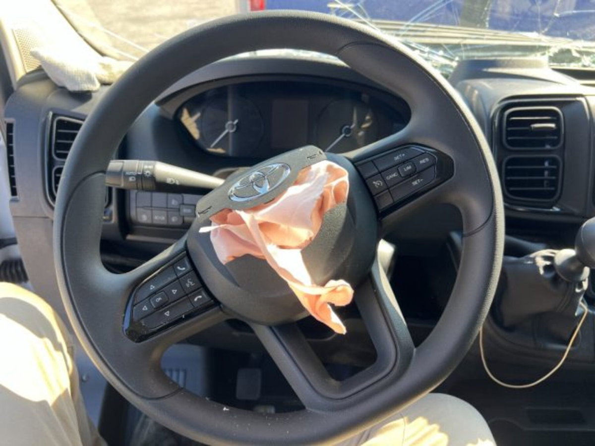 Toyota Proace Max Furgone Max 33 2.2d 120cv L2H2 Business (17)