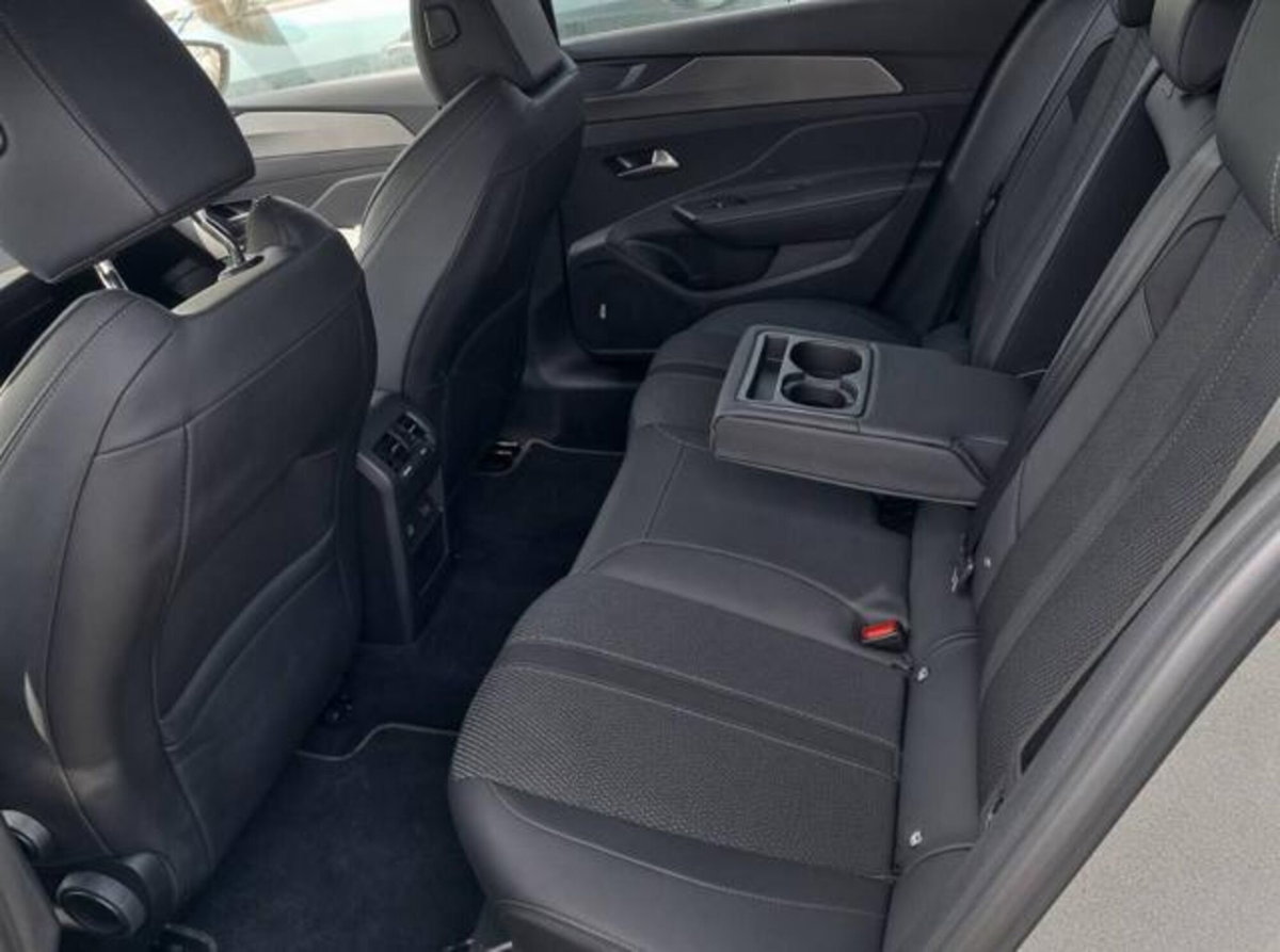Peugeot 408 Hybrid 225 e-EAT8 First Edition (7)