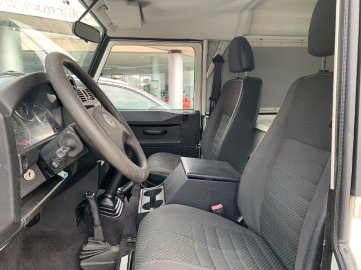 Land Rover Defender 110 2.4 TD4 Hard Top E (5)