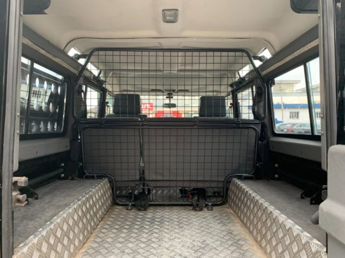 Land Rover Defender 110 2.5 Td5 cat Station Wagon (8)