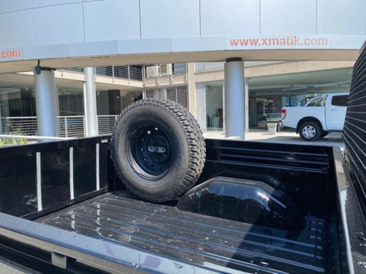 Land Rover Defender 130 2.4 TD4 CrewCab S (11)
