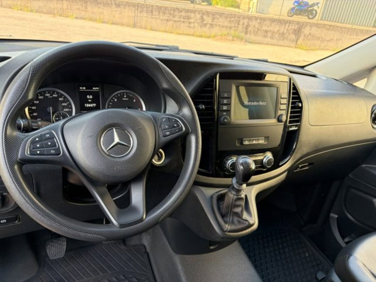 Mercedes-Benz Vito 2.0 110 CDI PC Mixto Compact (11)